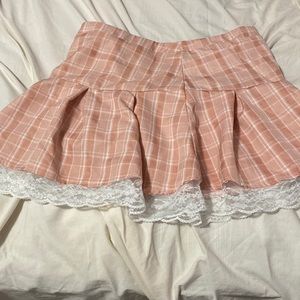 Pink pleated lace skirt